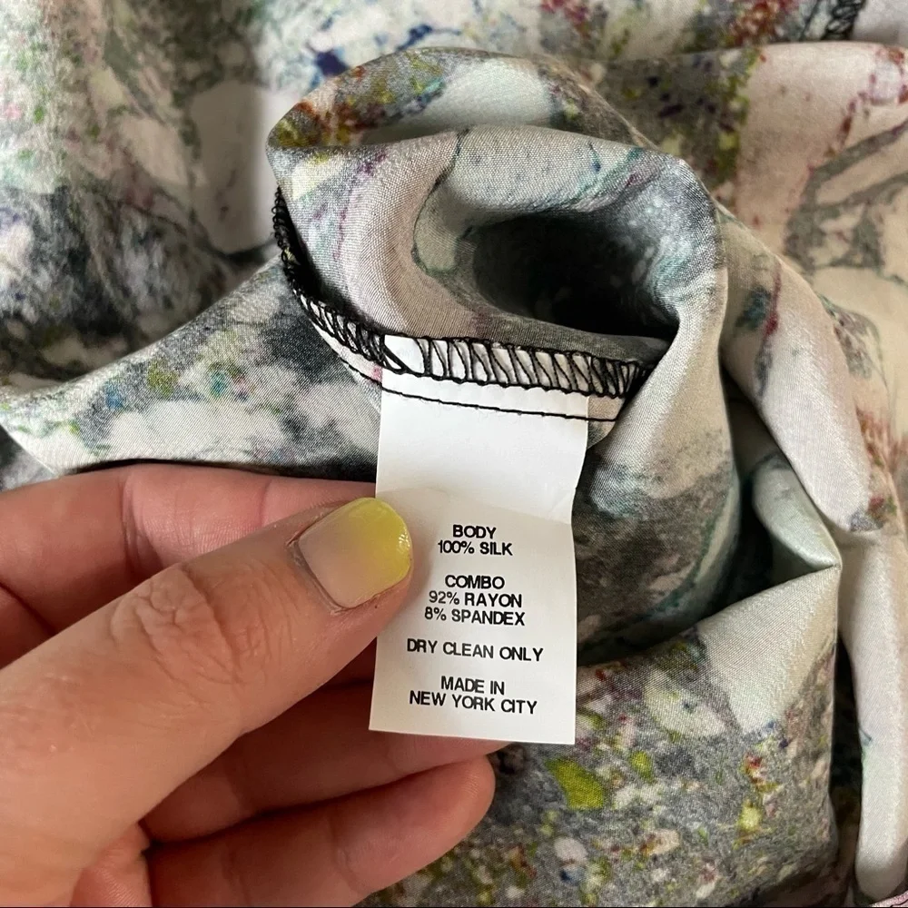 Hunter Bell NYC Toppin 100% Silk Abstract Print Blouse - Small - Picture 9 of 9
